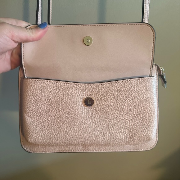 Kate spade cross shoulder purse - Picture 3 of 7